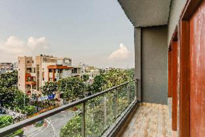 OYO Townhouse 80033 Noida Grand