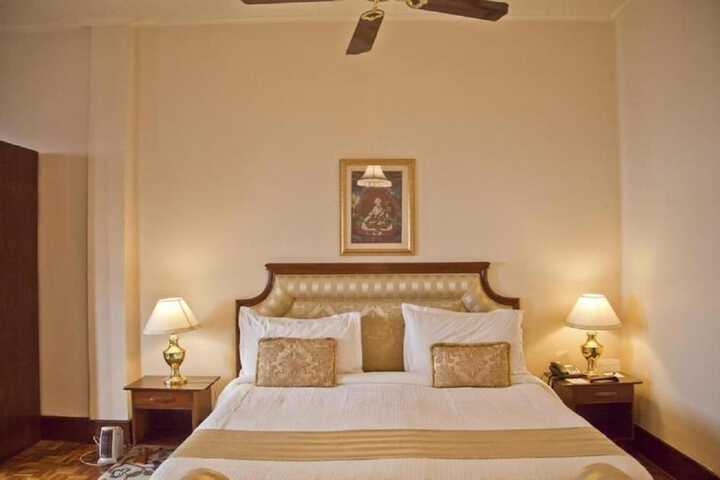 Room 13 of 40