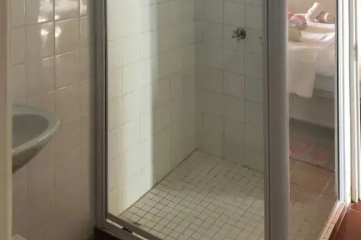 Room 9 of 14