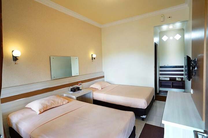 Room 14 of 26