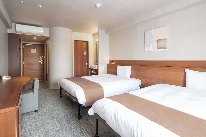 Room 19 of 172