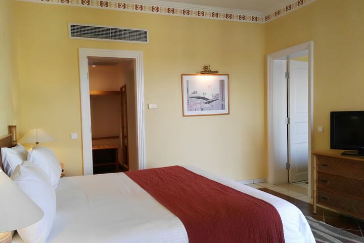 Room 4 of 75
