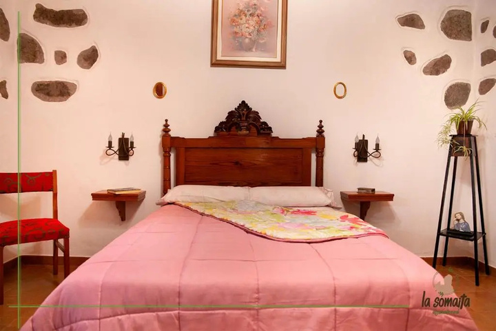 Room 5 of 12