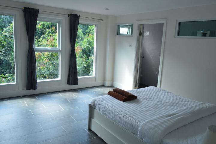 Room 9 of 353