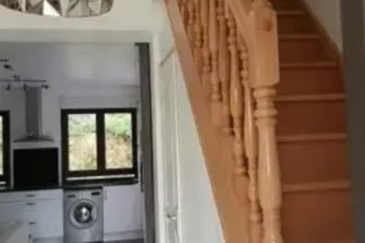 Room 9 of 10