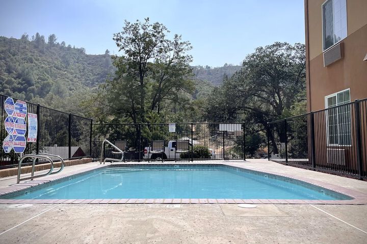 Pool 50 of 71