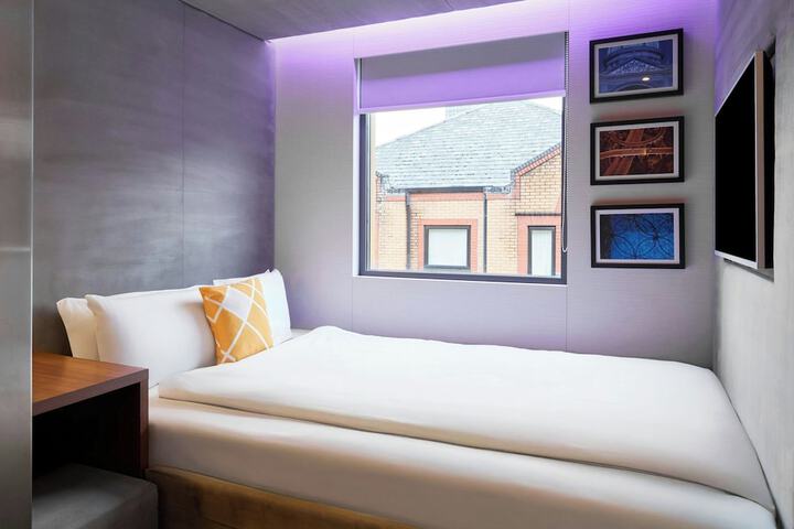 Room 9 of 14