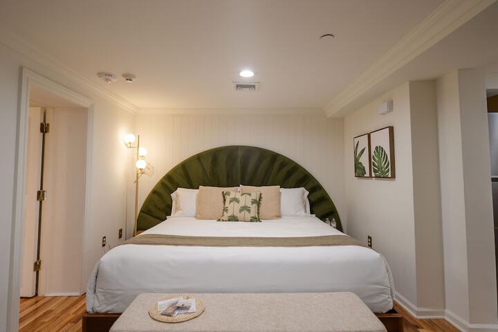 Room 30 of 148