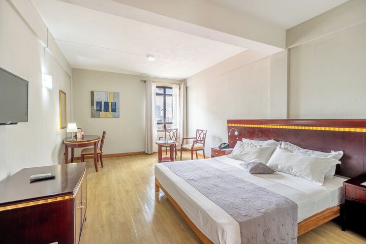 Room 6 of 23