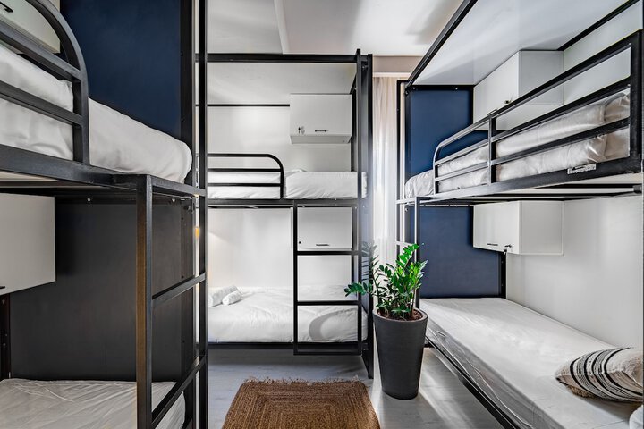 Room 16 of 40