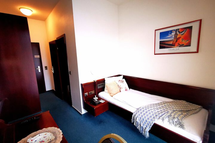 Room 6 of 34