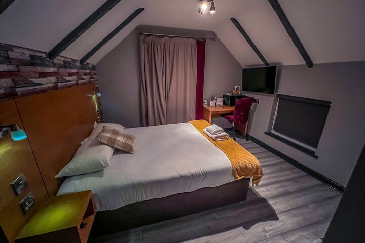 Room 6 of 48