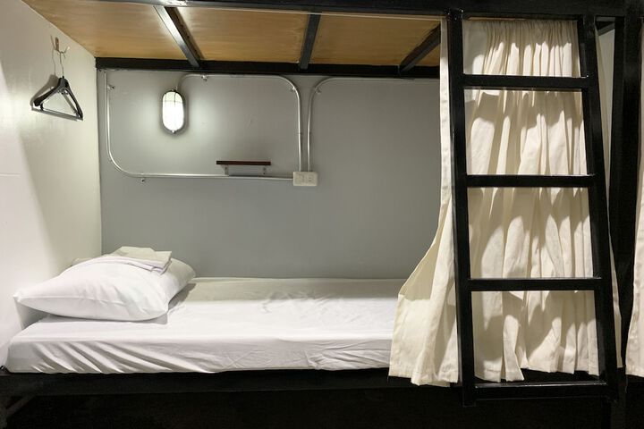 Room 6 of 74