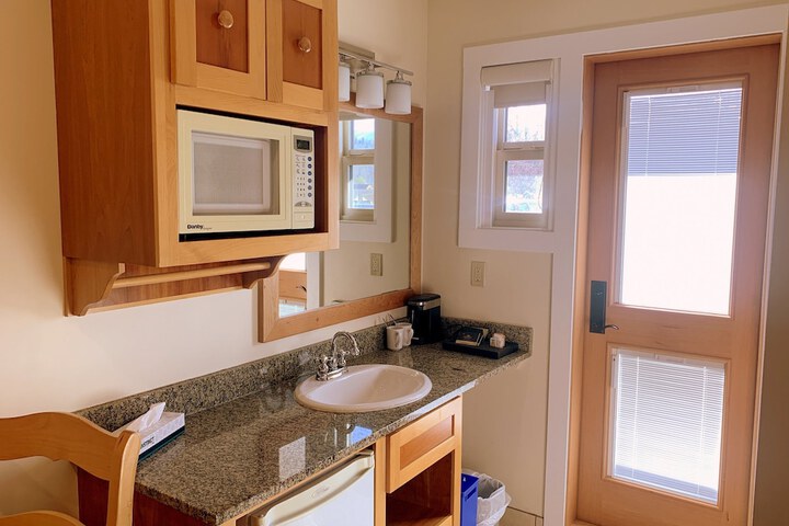 Room 4 of 60