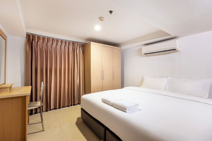 Room 6 of 63