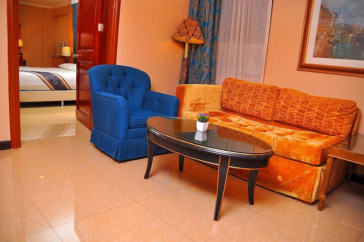 Room 10 of 77