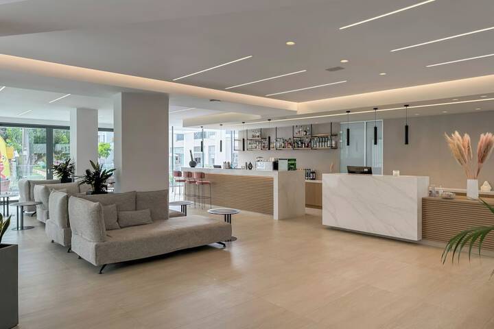 Hotel Interior 11 of 152
