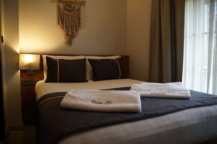 Room 4 of 68