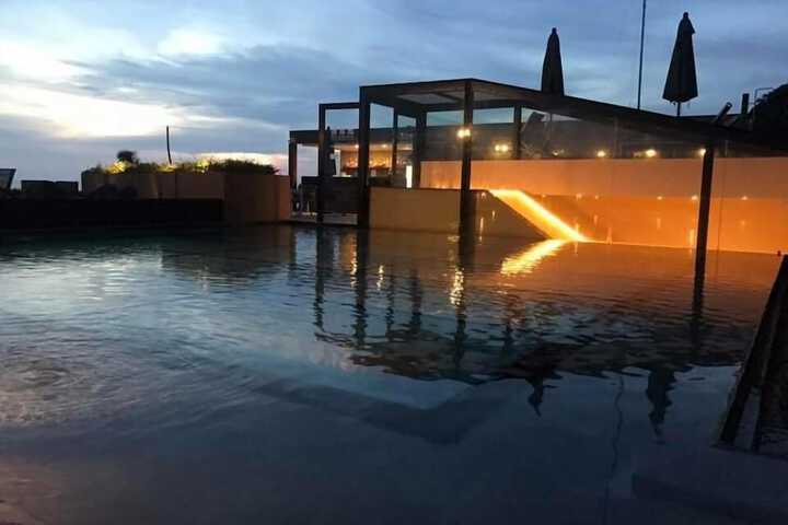 Hotel Pool