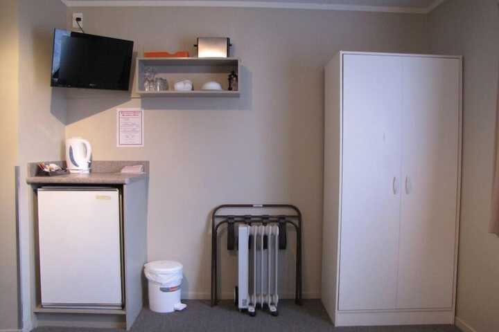 Room 32 of 48