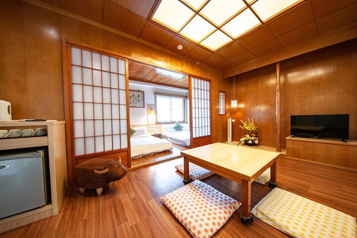 Room 4 of 32