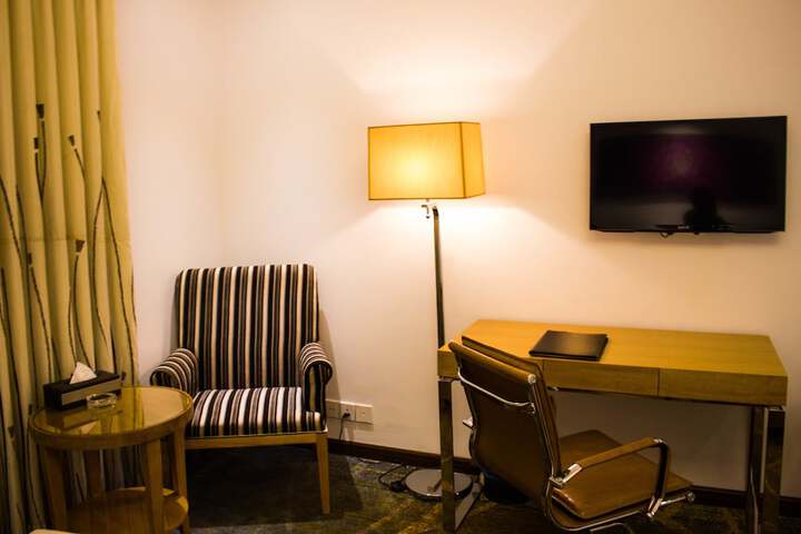 Room 16 of 100