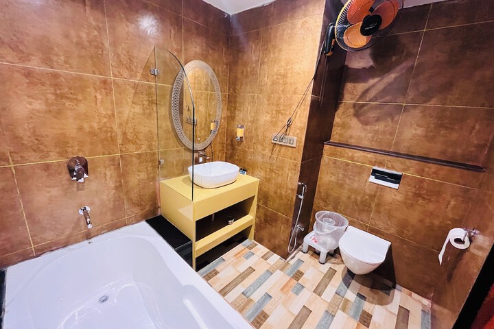 Room 6 of 23