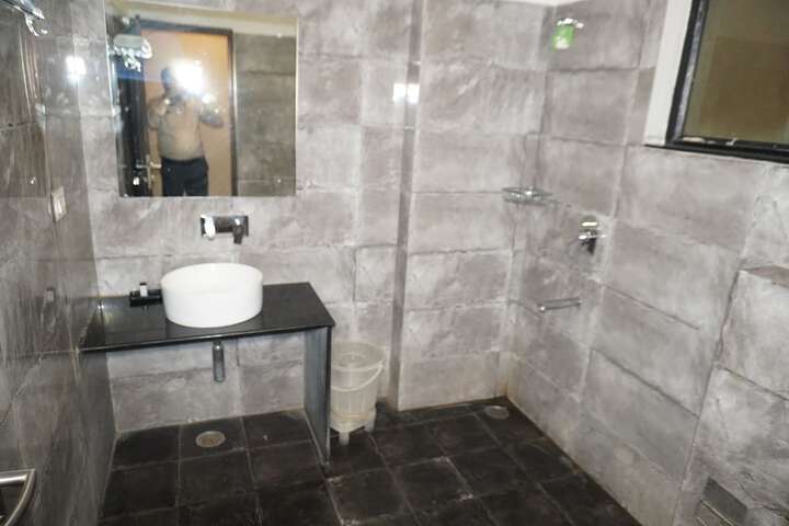 Room 14 of 25