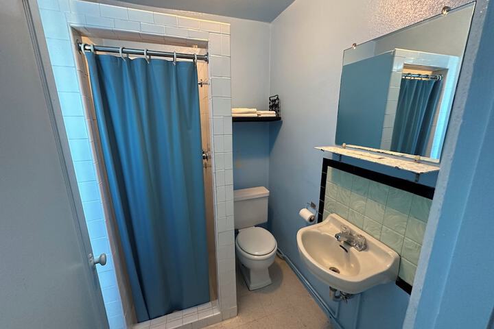 Room 11 of 28