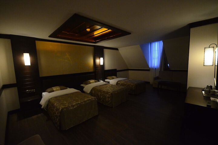 Room 6 of 55