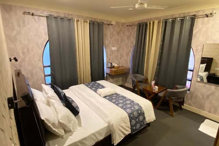Room 6 of 27
