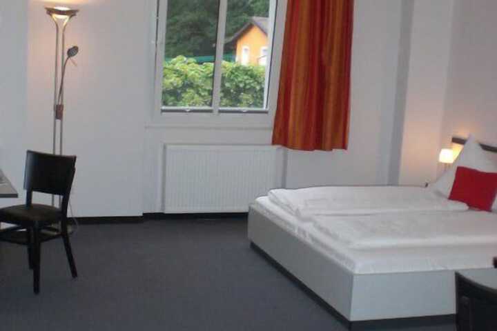 Room 22 of 37