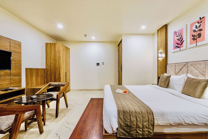 Room 8 of 48