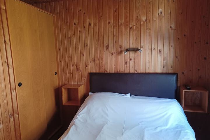 Room 8 of 105