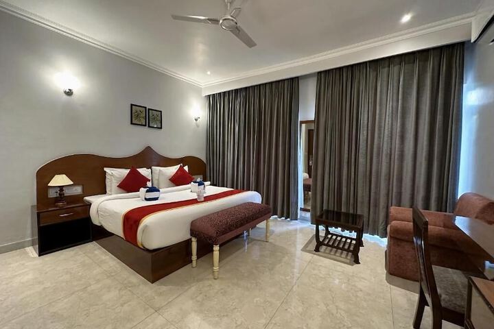 Room 8 of 15