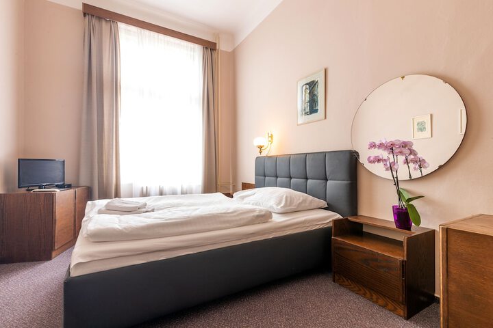 Room 3 of 21