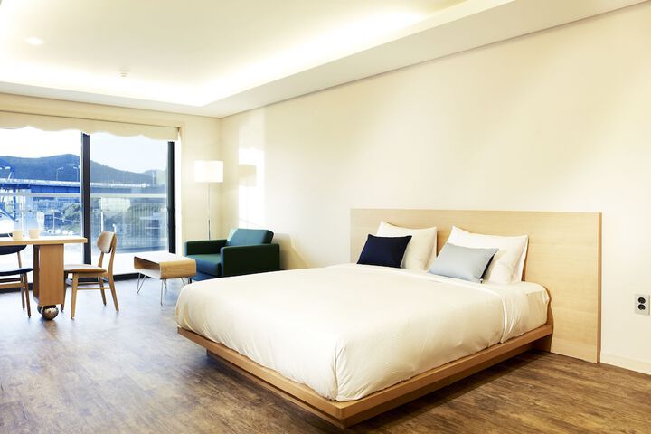 Room 4 of 74