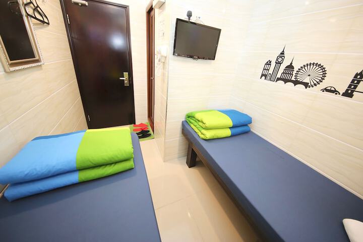 Room 53 of 119