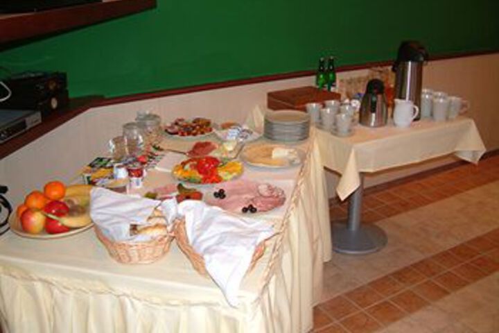 Breakfast/Coffee Service 9 of 44