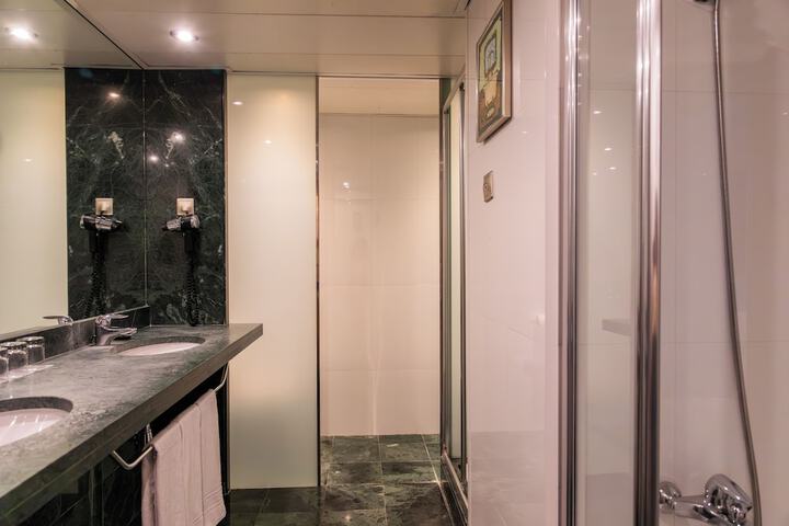 Room 62 of 140