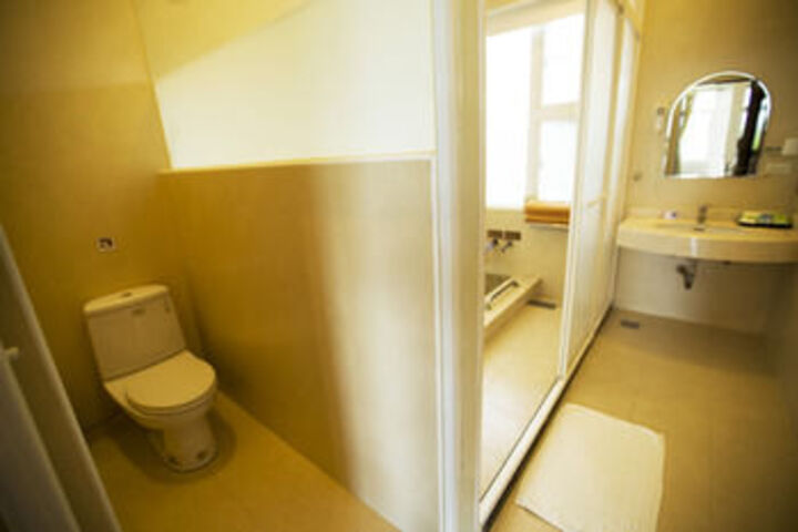 Room 9 of 32