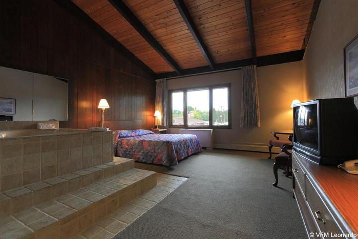 1 King Bed (16 of 21)