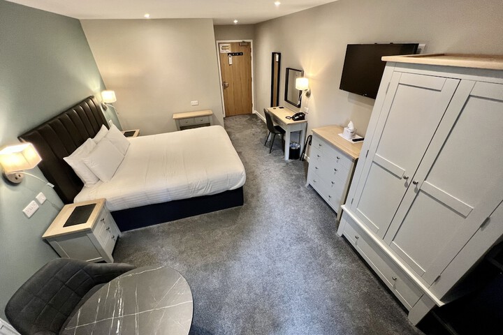Room 16 of 116