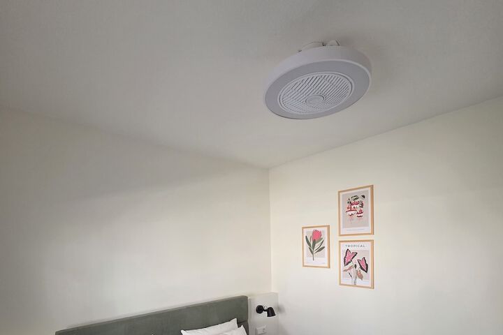 Room 2 of 10