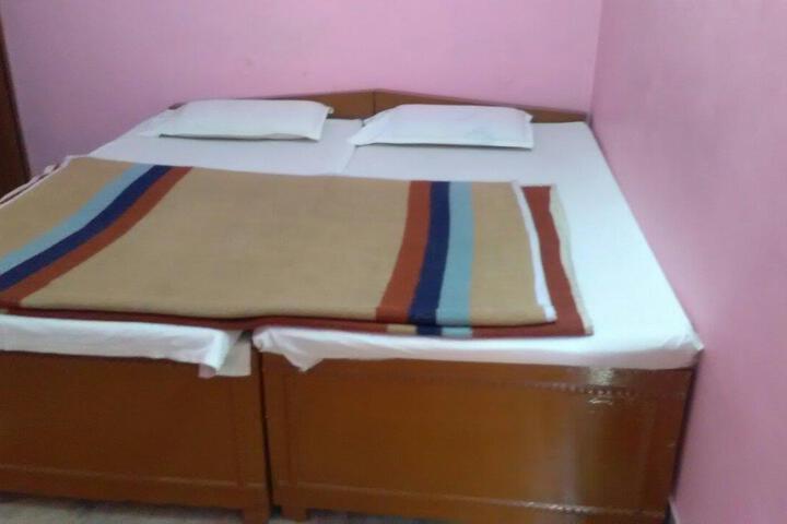 Room 2 of 6