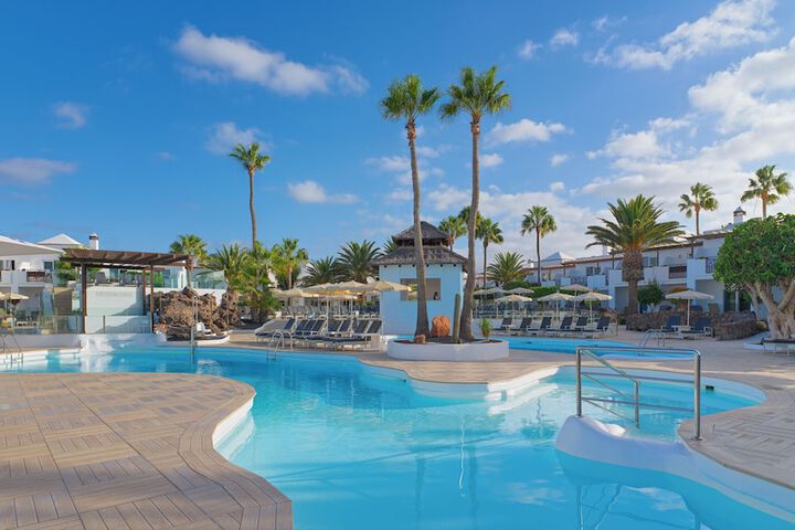 Hotel Pool
