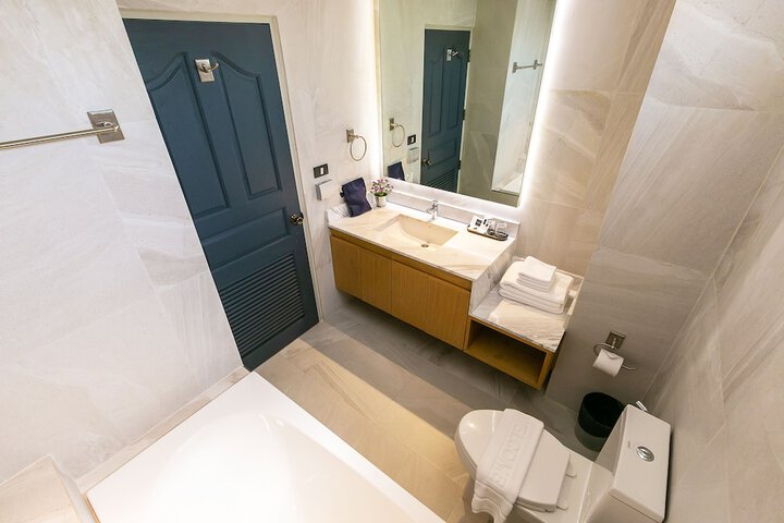 Room 14 of 28