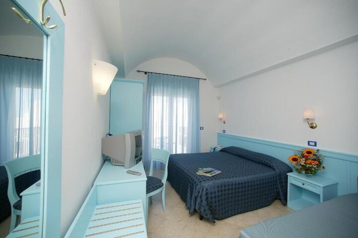 Room 15 of 61