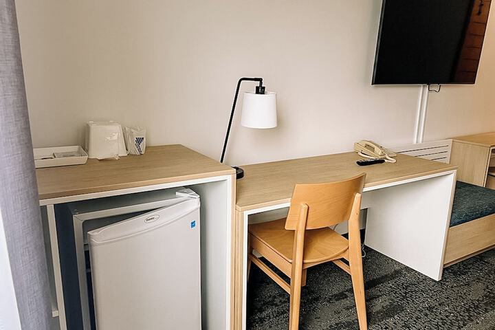 Room 28 of 102