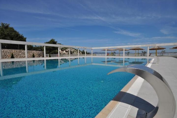 Hotel with Pool